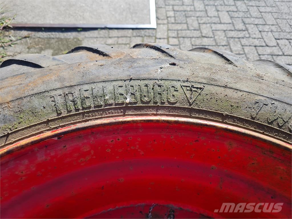 Trelleborg 400/60/26,5 (2x wiel compleet + 1x band) Gume, točkovi i felne