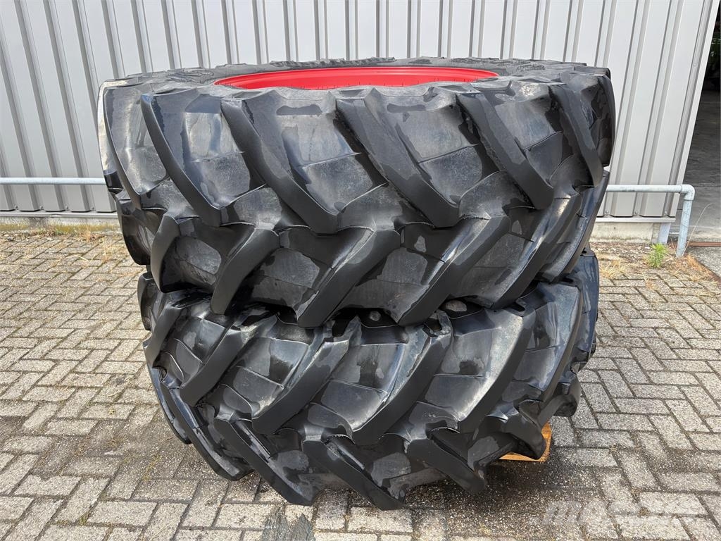 Trelleborg 580/70R38 op velg 8 gats fendt Riepas, riteņi un diski