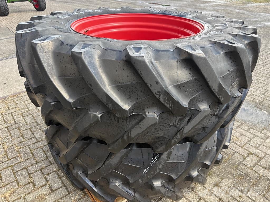 Trelleborg 580/70R38 op velg 8 gats fendt Riepas, riteņi un diski