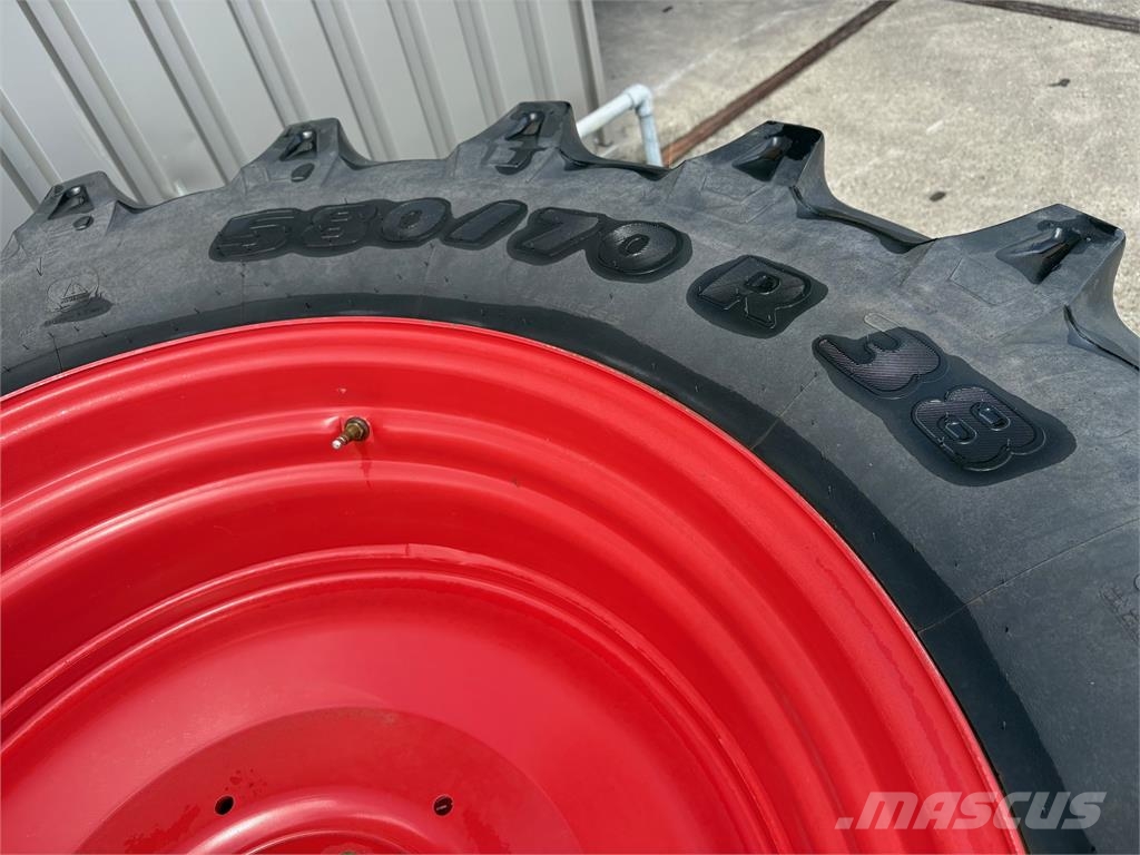 Trelleborg 580/70R38 op velg 8 gats fendt Riepas, riteņi un diski