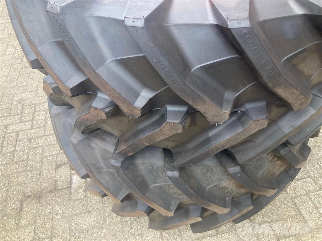 Trelleborg 600/70R30 op Fendt velgen met variogrip Pneumatici, ruote e cerchioni
