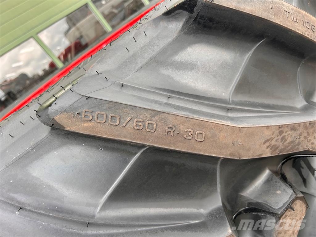 Trelleborg VF 710/60R42 + 600/60R30 Däck, hjul och fälgar