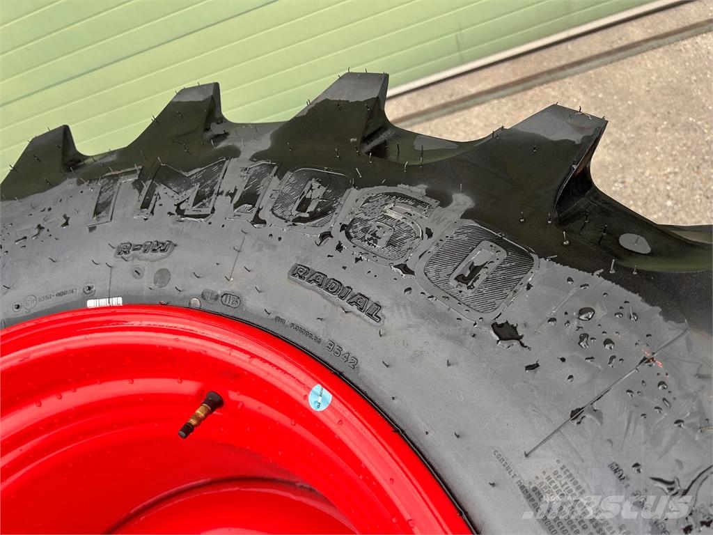 Trelleborg VF 710/60R42 + 600/60R30 Däck, hjul och fälgar