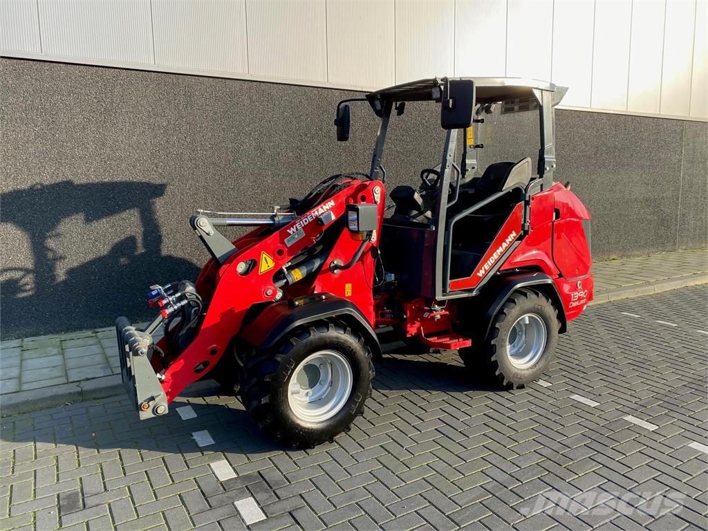 Weidemann 1390 kniklader لوادر وحفارات أمامية