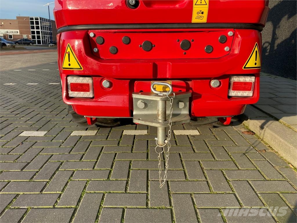 Weidemann 1390 kniklader لوادر وحفارات أمامية