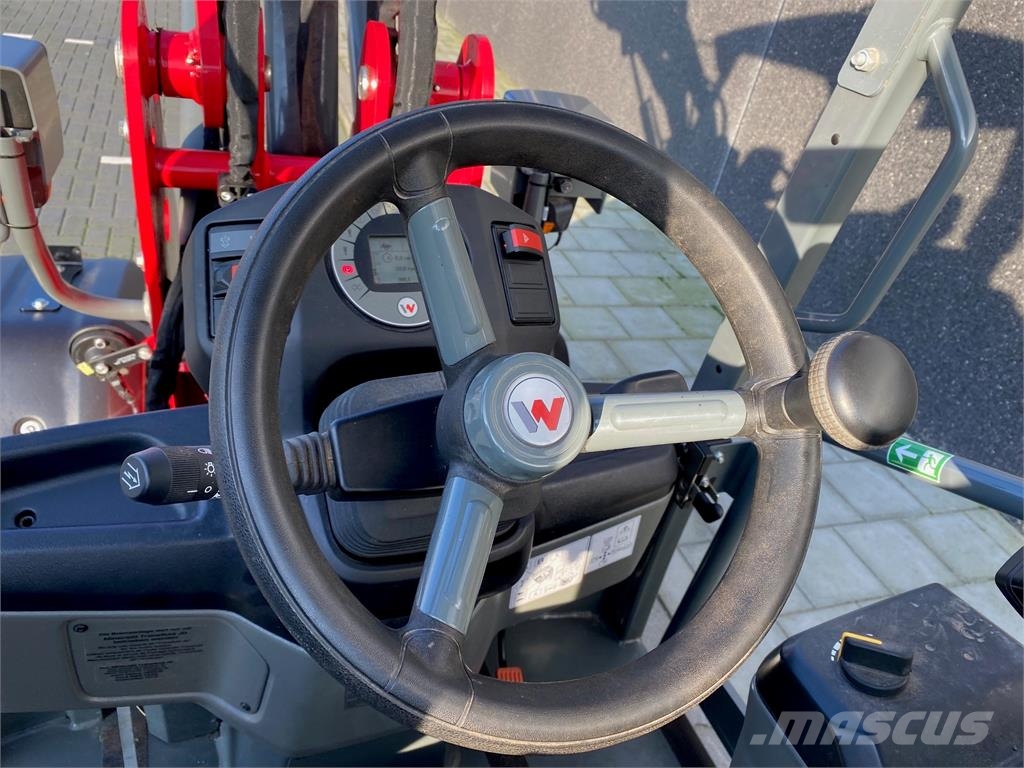 Weidemann 1390 kniklader لوادر وحفارات أمامية