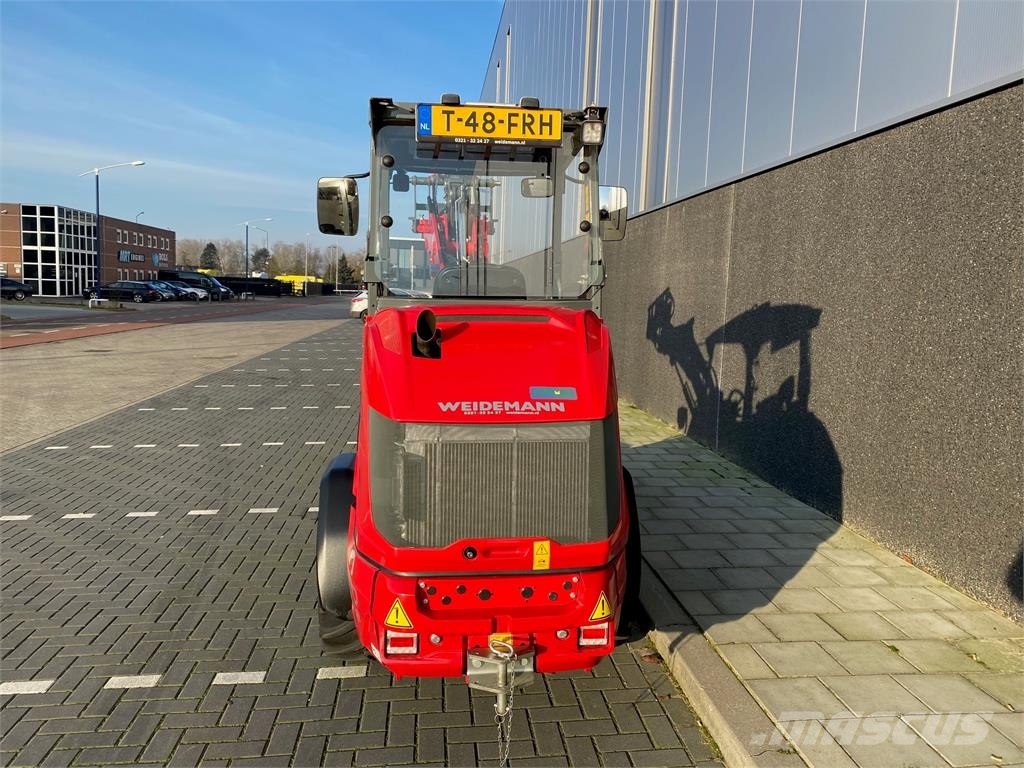 Weidemann 1390 kniklader لوادر وحفارات أمامية