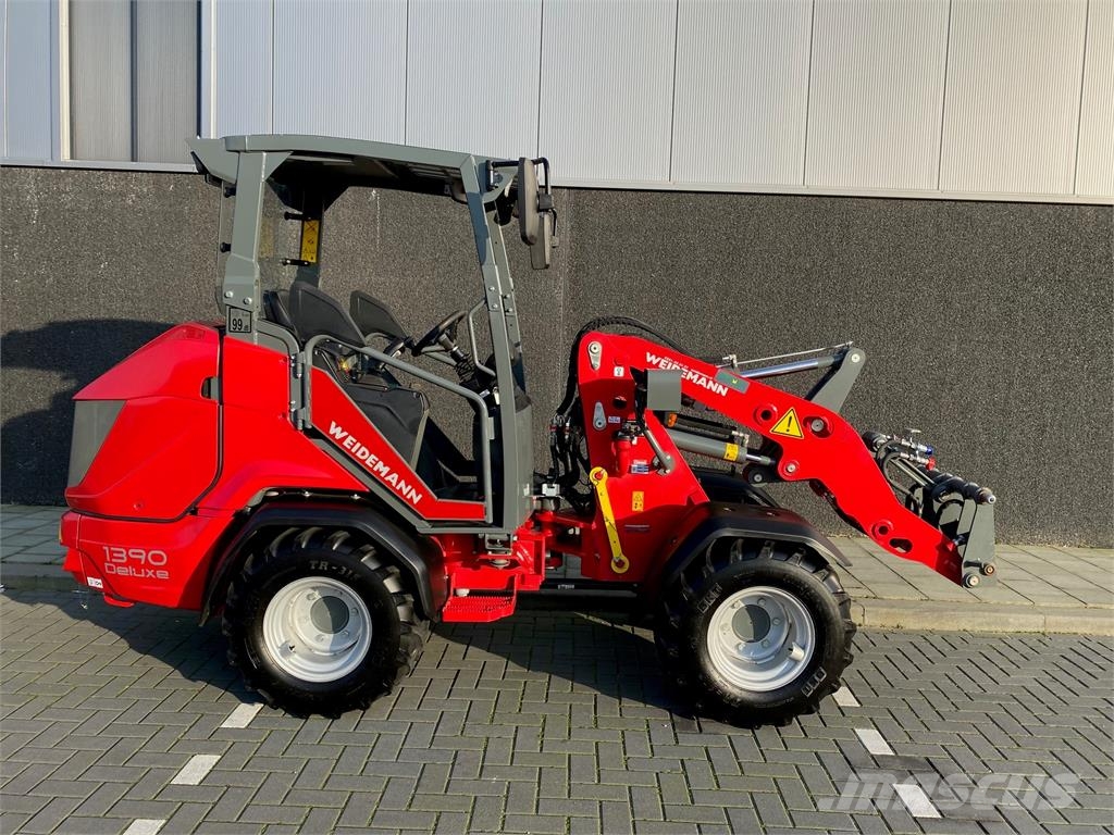 Weidemann 1390 kniklader لوادر وحفارات أمامية