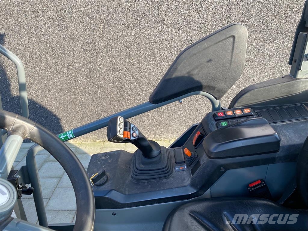 Weidemann 1390 kniklader لوادر وحفارات أمامية