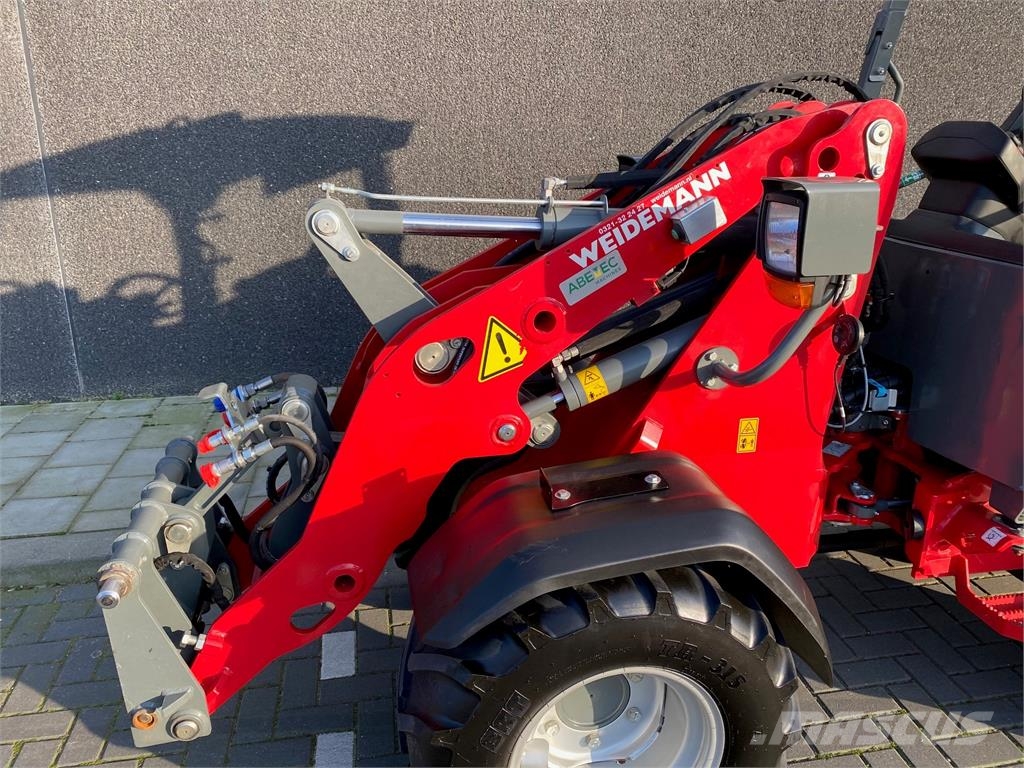 Weidemann 1390 kniklader لوادر وحفارات أمامية