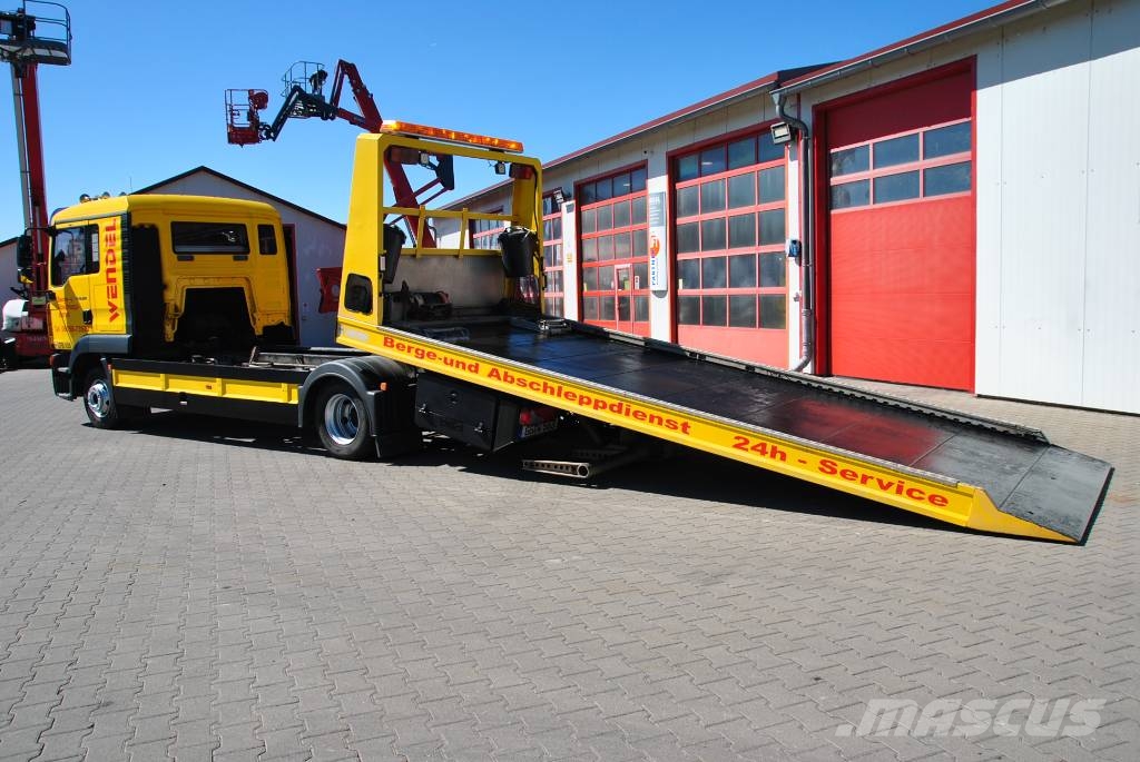 MAN TGL 12.210 Truck mounted cranes
