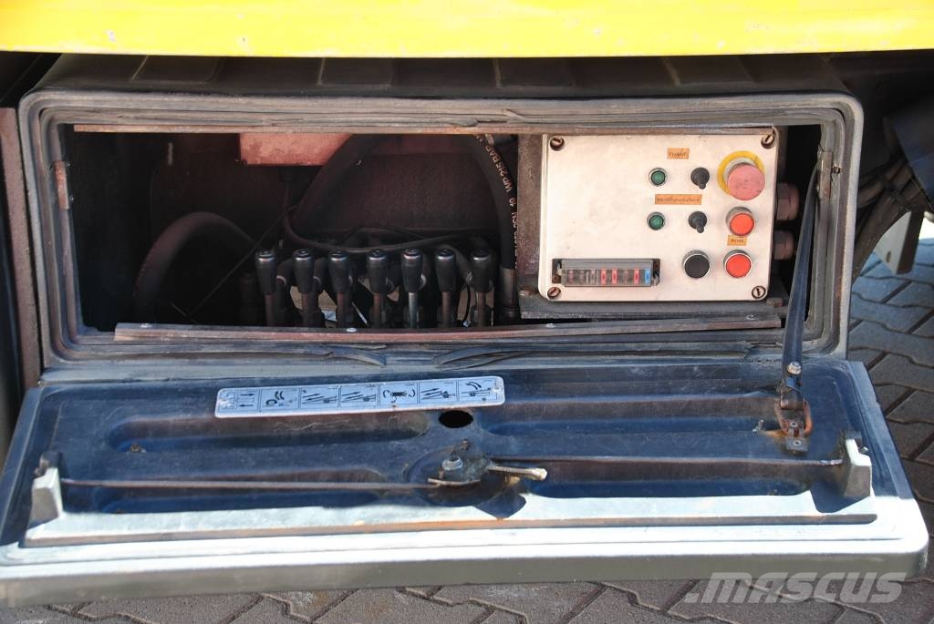 MAN TGL 12.210 Truck mounted cranes