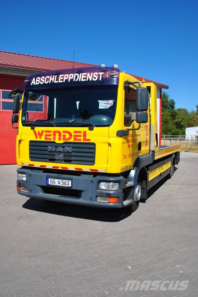 MAN TGL 12.210 Truck mounted cranes