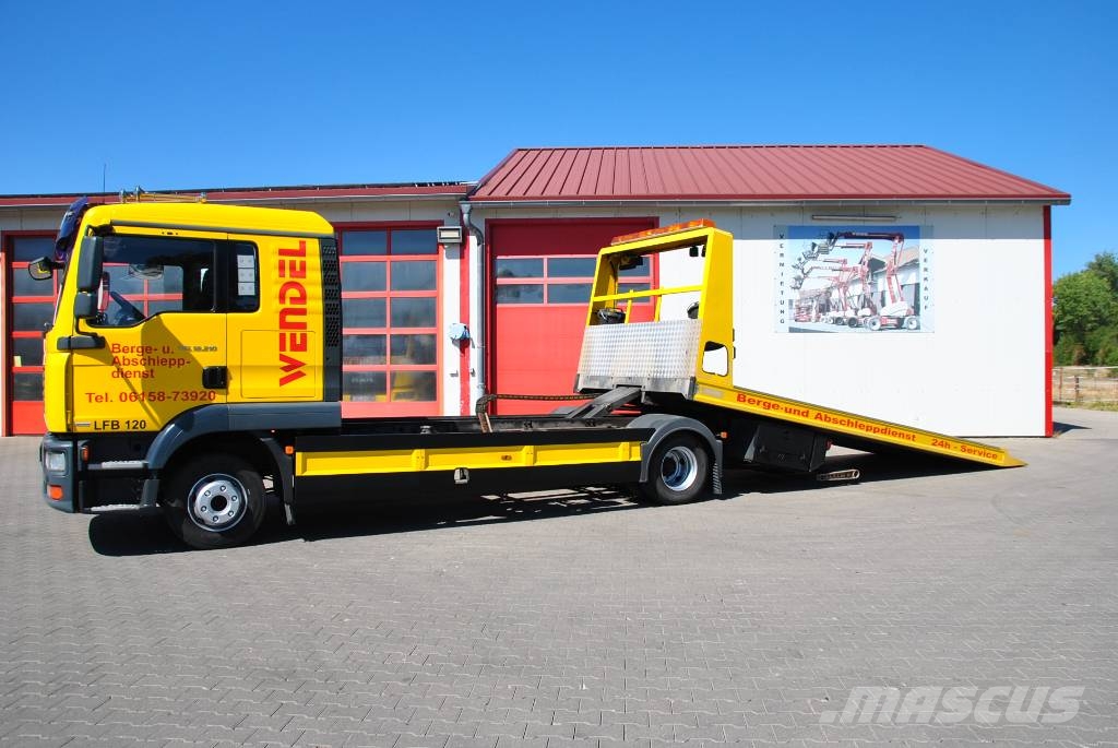 MAN TGL 12.210 Truck mounted cranes