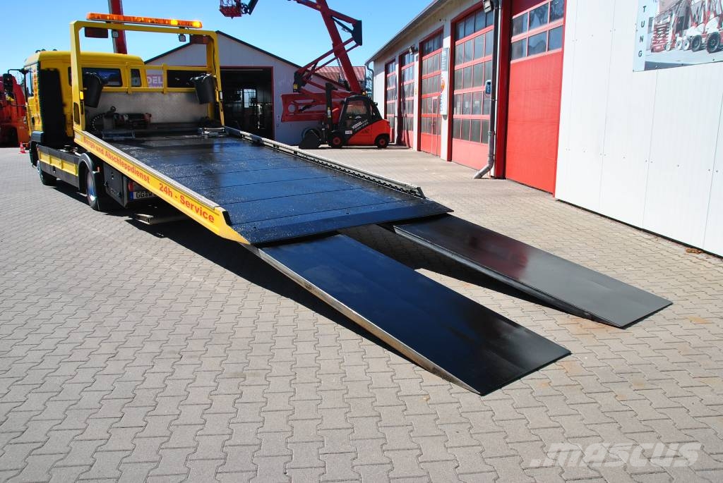 MAN TGL 12.210 Truck mounted cranes