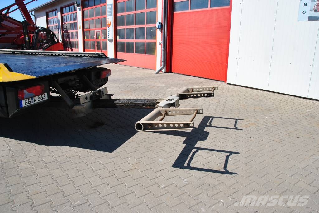 MAN TGL 12.210 Truck mounted cranes