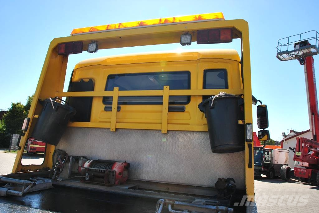 MAN TGL 12.210 Truck mounted cranes