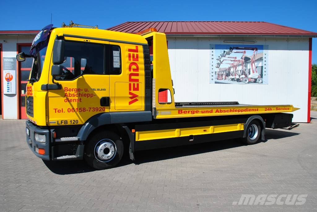 MAN TGL 12.210 Truck mounted cranes