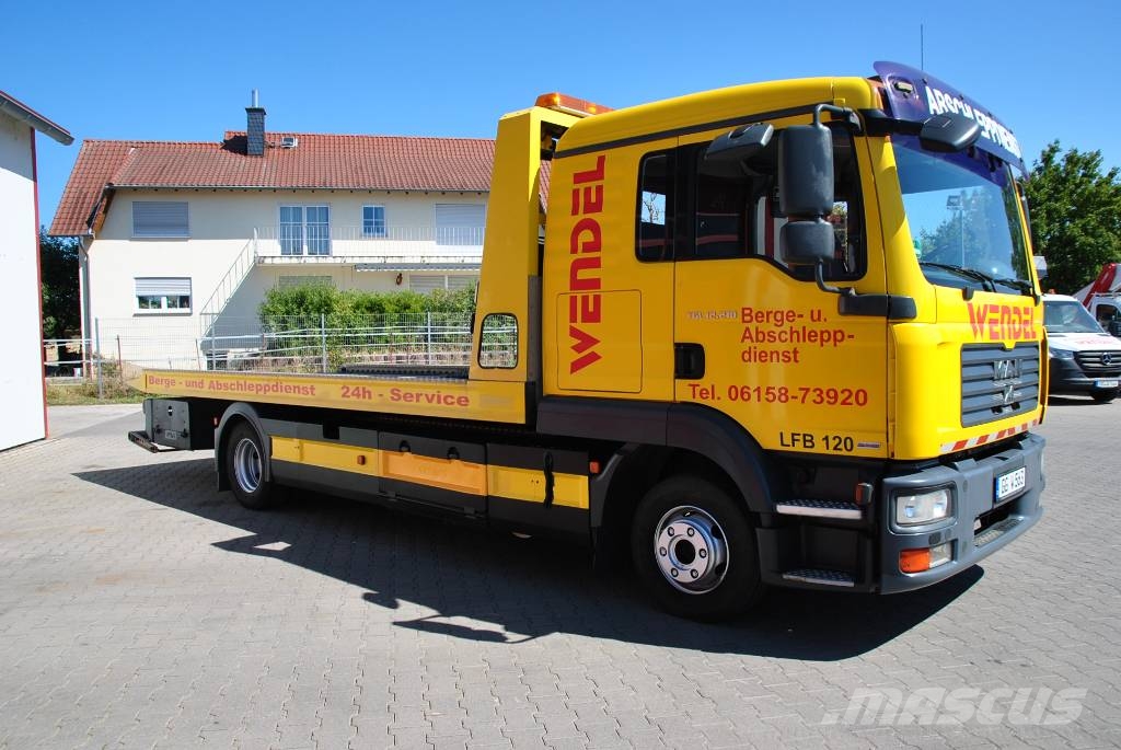 MAN TGL 12.210 Truck mounted cranes