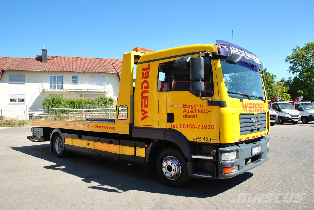 MAN TGL 12.210 Truck mounted cranes
