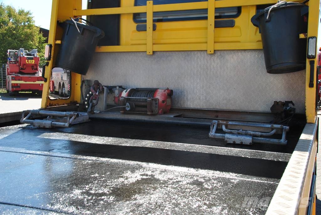 MAN TGL 12.210 Truck mounted cranes