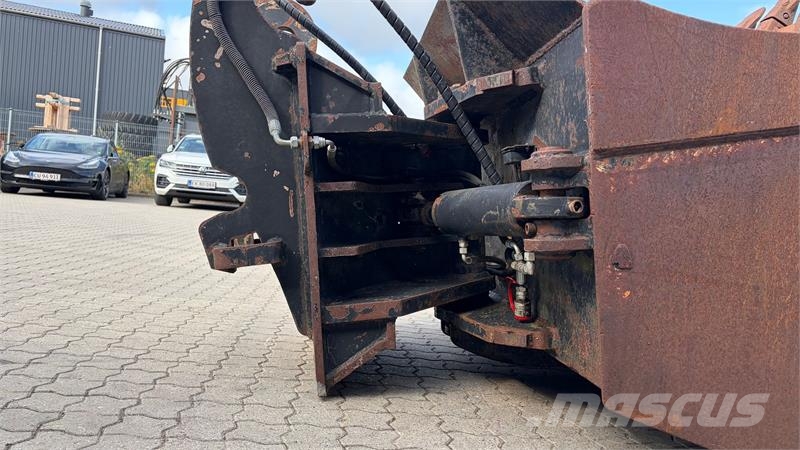 - - - 170 cm Massiv og kraftig hydraulisk kipbar g Lopaty