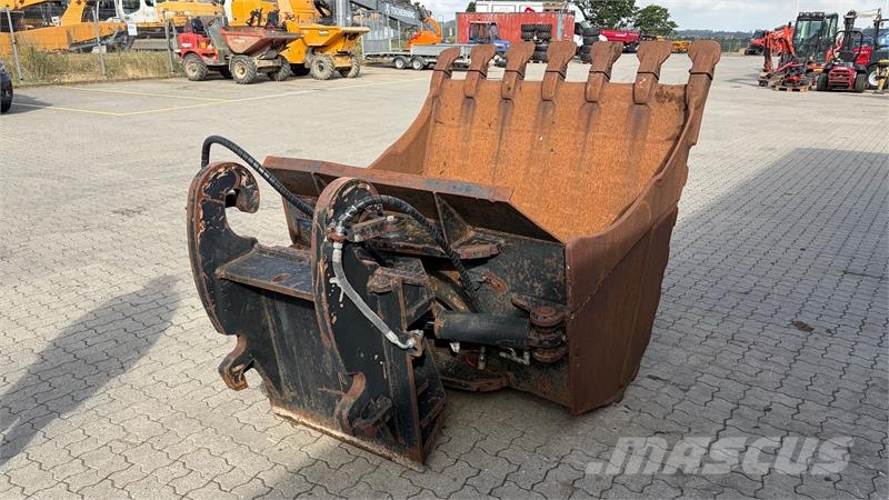 - - - 170 cm Massiv og kraftig hydraulisk kipbar g Lopaty