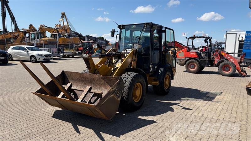 CAT 906M med Skovl og pallegafler Læssemaskiner på hjul