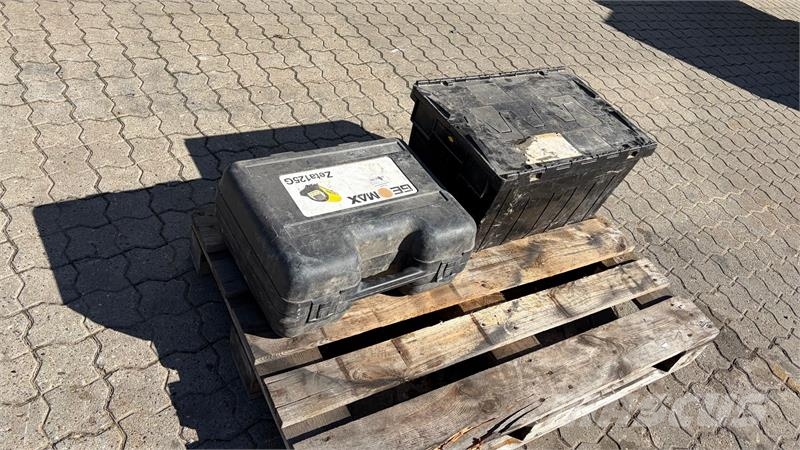  Geomax Zeta 125 G Kloaklaser med 110mm + 160mm rør ماكينات زراعية - غير ذلك