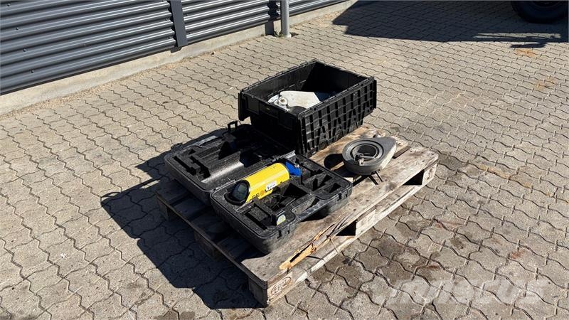  Geomax Zeta 125 G Kloaklaser med 110mm + 160mm rør ماكينات زراعية - غير ذلك