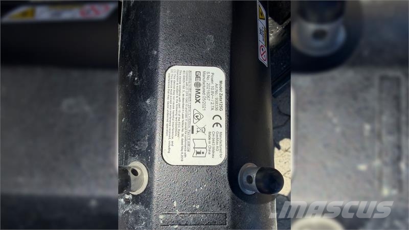  Geomax Zeta 125 G Kloaklaser med 110mm + 160mm rør ماكينات زراعية - غير ذلك