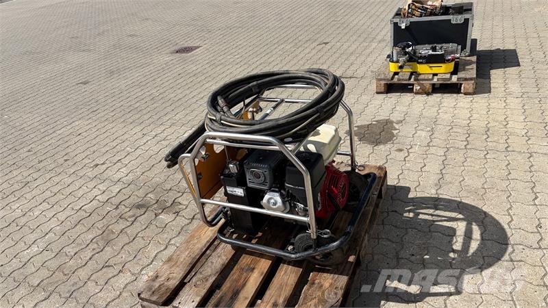 JCB hydraulik station Apūdeņošanas sistēmas