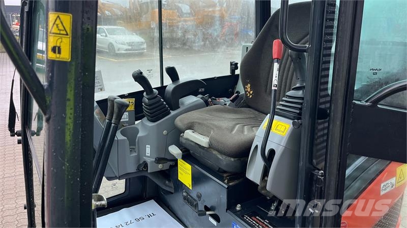 Kubota KX019-4 Tiltman med hydraulisk skovlskifte Mini ekskavatörler, 7 tona dek