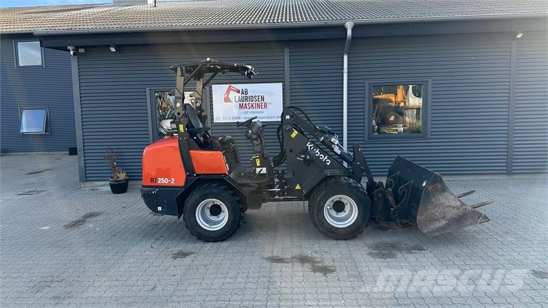 Kubota RT250-2 لوادر صغيرة
