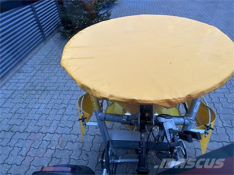 Solis H26 HST Med V-Plov & centrifugalspreder Traktoriai