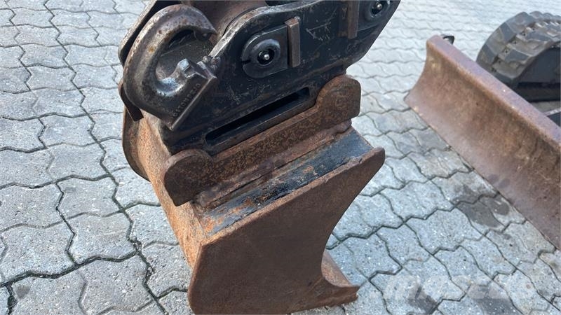 Takeuchi TB216 Hydraulisk hurtig skifte med 30 cm graveskov Mini ekskavatörler, 7 tona dek
