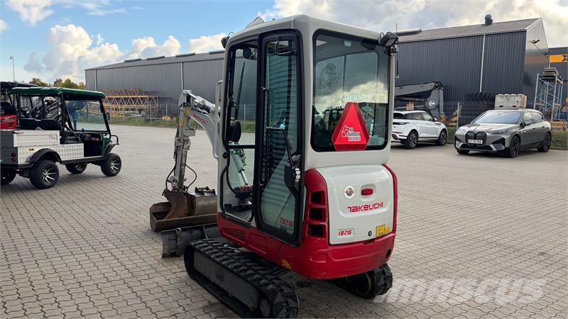Takeuchi TB216 m/2 graveskovle og kipplaner skovl Minigravemaskiner