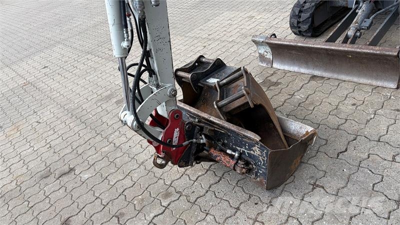 Takeuchi TB216 m/2 graveskovle og kipplaner skovl Minigravemaskiner