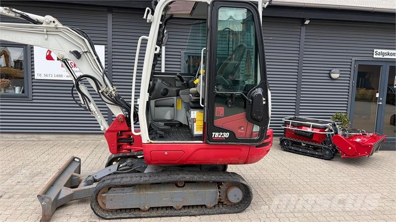 Takeuchi TB230 Powertilt & 1 meter svenskerskovl + Stor LED Minigravemaskiner