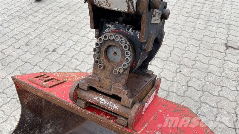 Takeuchi TB230 Powertilt & 1 meter svenskerskovl + Stor LED Minigravemaskiner