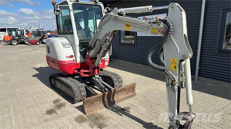 Takeuchi TB230 S40 Mini bageri < 7t