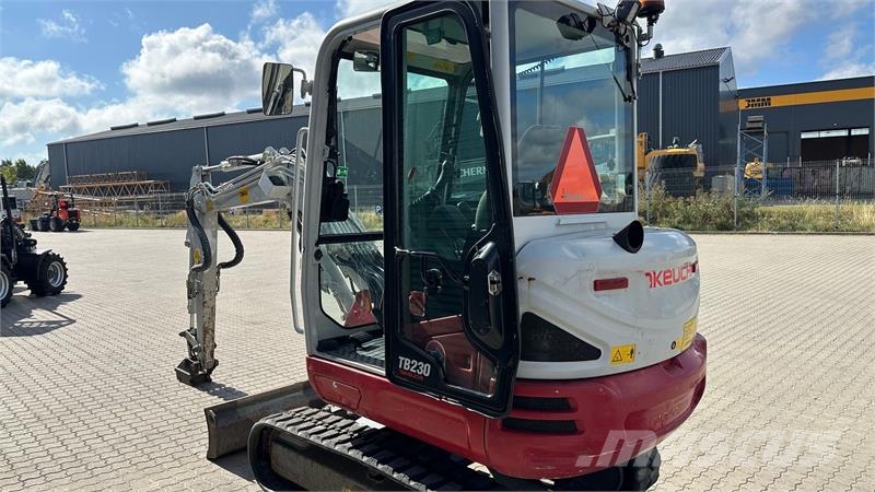 Takeuchi TB230 S40 Mini bageri < 7t