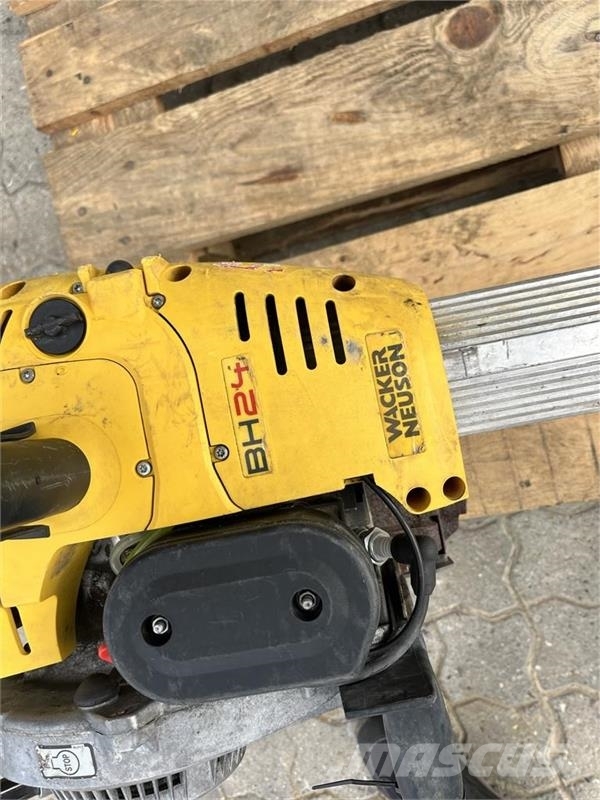- - - Wacker bh24 benzin hammer Ďalšie komponenty