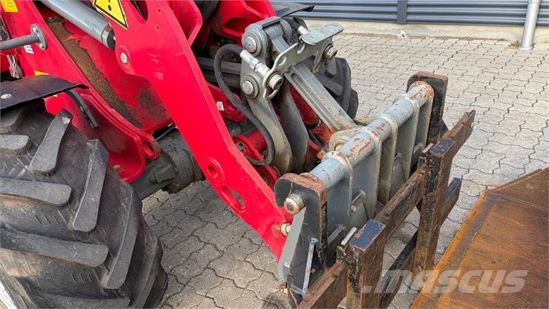 Weidemann 2080 RL40 med skovl og gafler Малые погрузчики