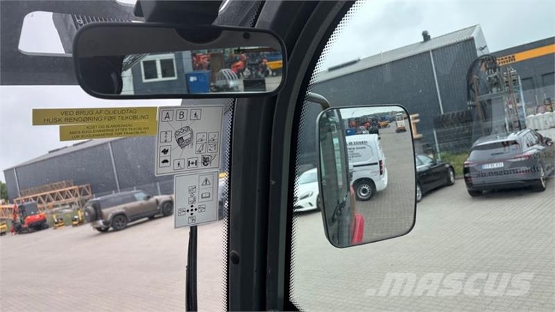 Weidemann 3080 med skovl og gafler Miniladers