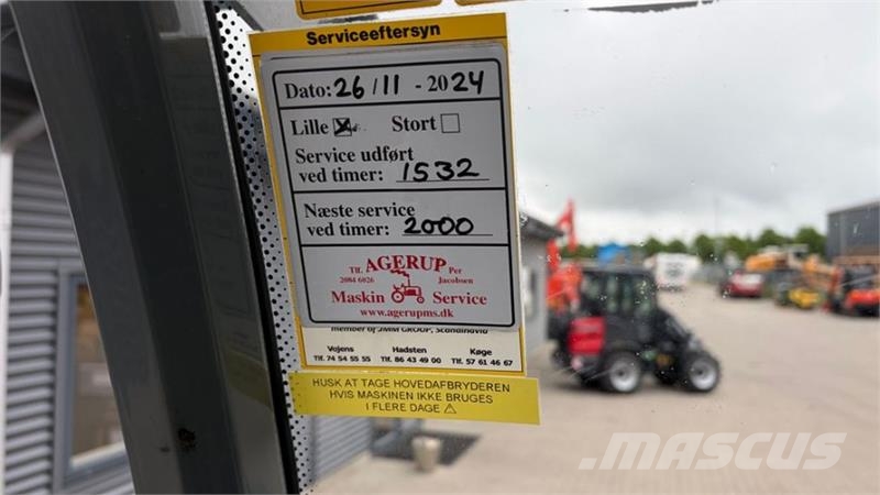 Weidemann 3080 med skovl og gafler Miniladers