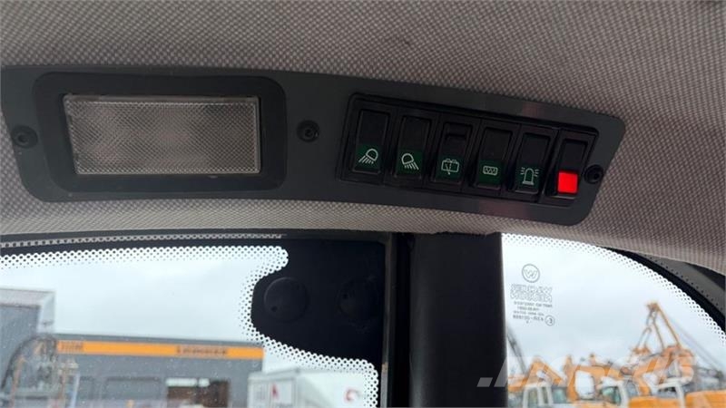 Weidemann 3080 med skovl og gafler Miniladers