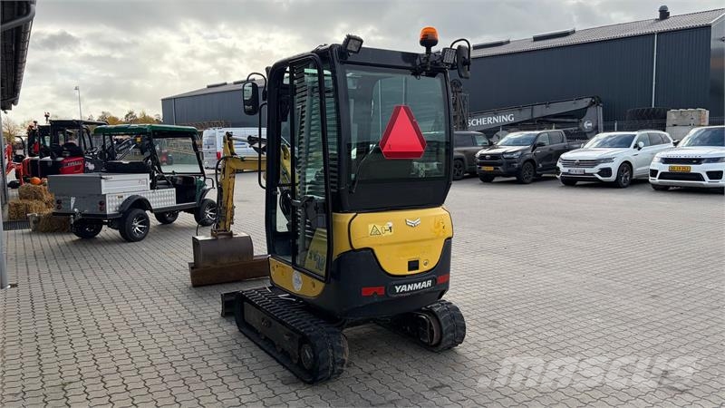 Yanmar SV18 Tiltman og 2 skovle Miniescavatori