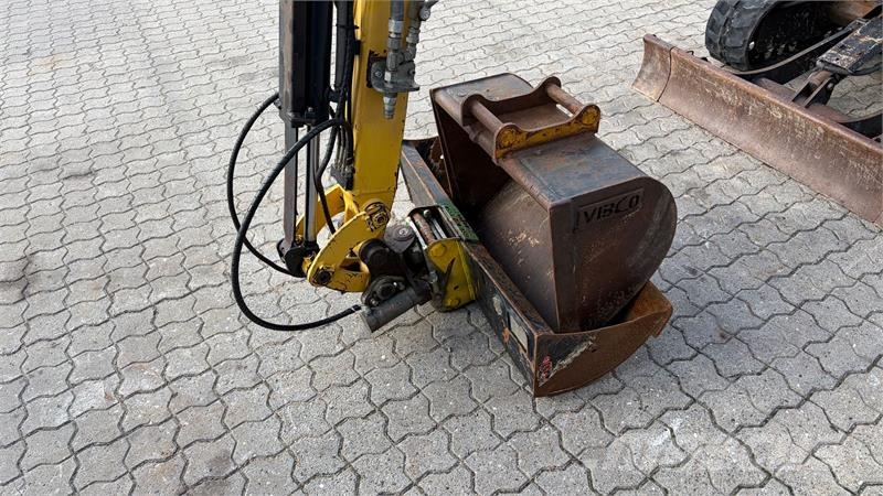 Yanmar SV18 Tiltman og 2 skovle Miniescavatori