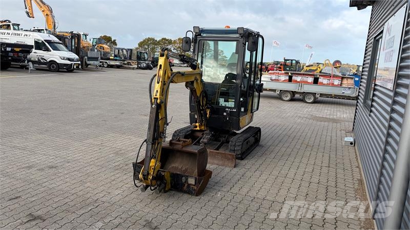 Yanmar SV18 Tiltman og 2 skovle Miniescavatori